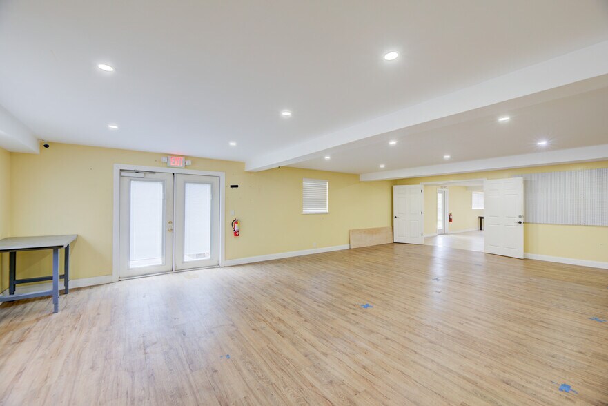 More Photos Of 359 10th St, West Palm Beach Storefront Retail Office For Sale