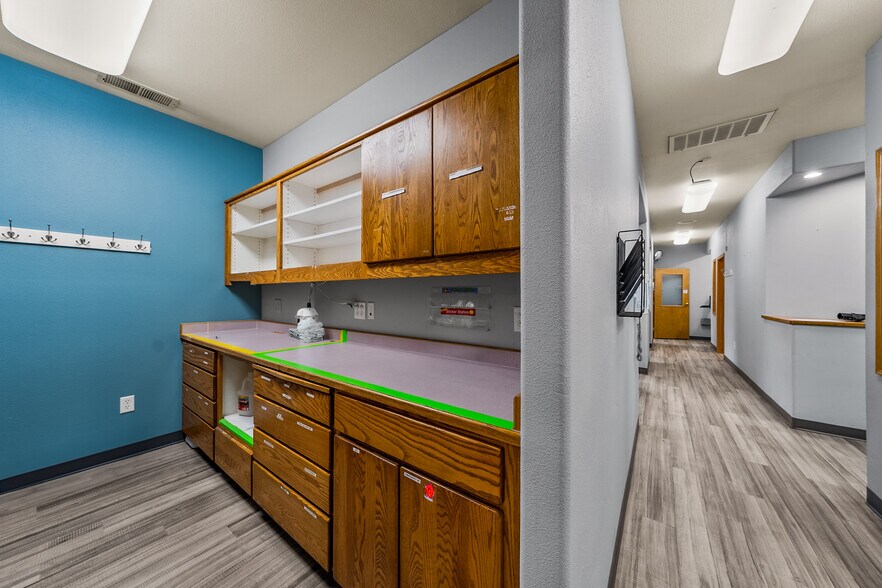 More Photos Of 925 Town Centre Dr, Medford Medical For Lease