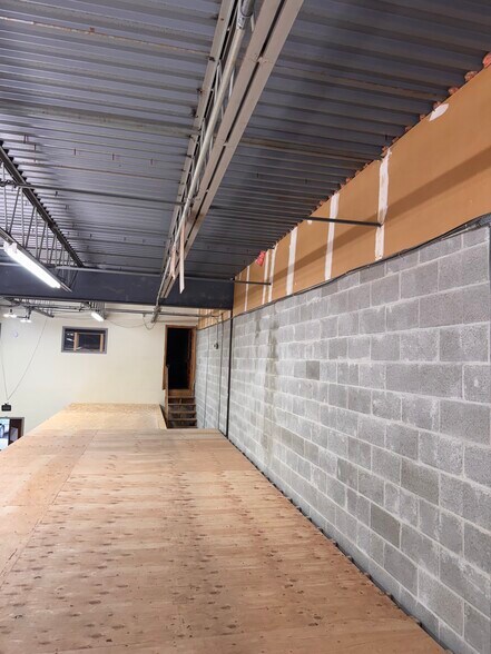 More Photos Of 24 Hagerty Blvd, West Chester Flex For Lease