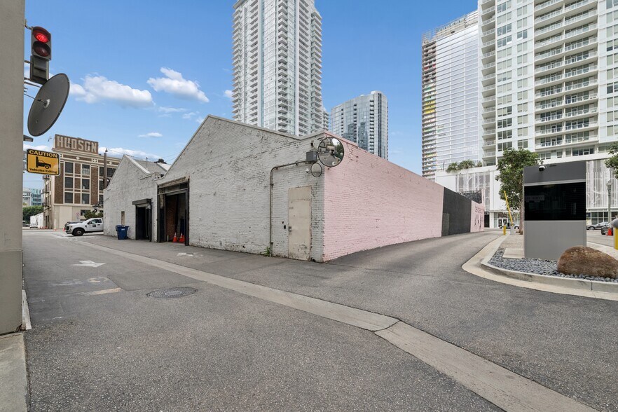 More Photos Of 1140 S Hope St, Los Angeles Showroom For Lease