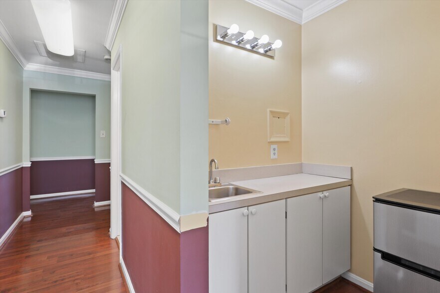 More Photos Of 2106 Gallows Rd, Vienna Office For Lease