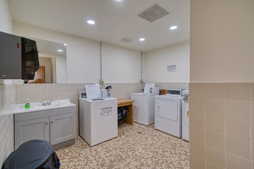More Photos Of 800 Mammoth St, Hot Springs Hotel For Sale
