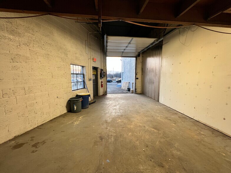 More Photos Of 299 Ridgedale Ave, East Hanover Warehouse For Lease