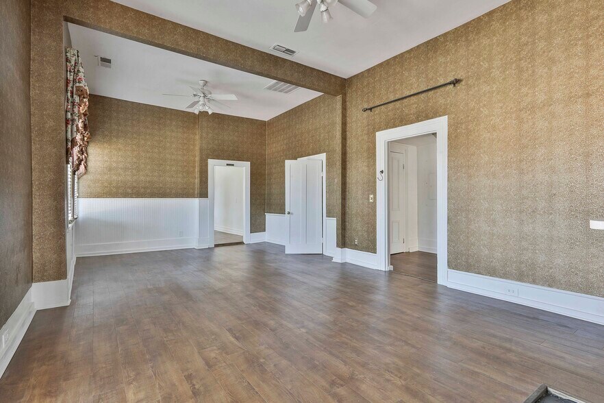 More Photos Of 8 Savannah St, Newnan Office For Lease