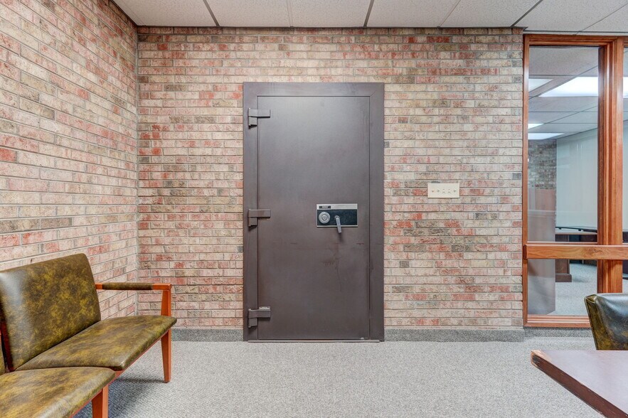 More Photos Of 3311 Burlington Rd, Greensboro Office For Sale
