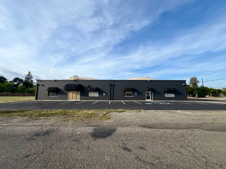 More Photos Of 1505-1507 W 18th St, Merced Warehouse For Lease