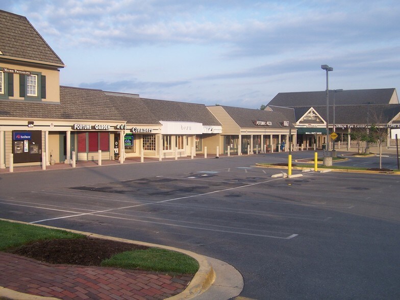 More Photos Of 9812 Falls Rd, Potomac Freestanding For Lease