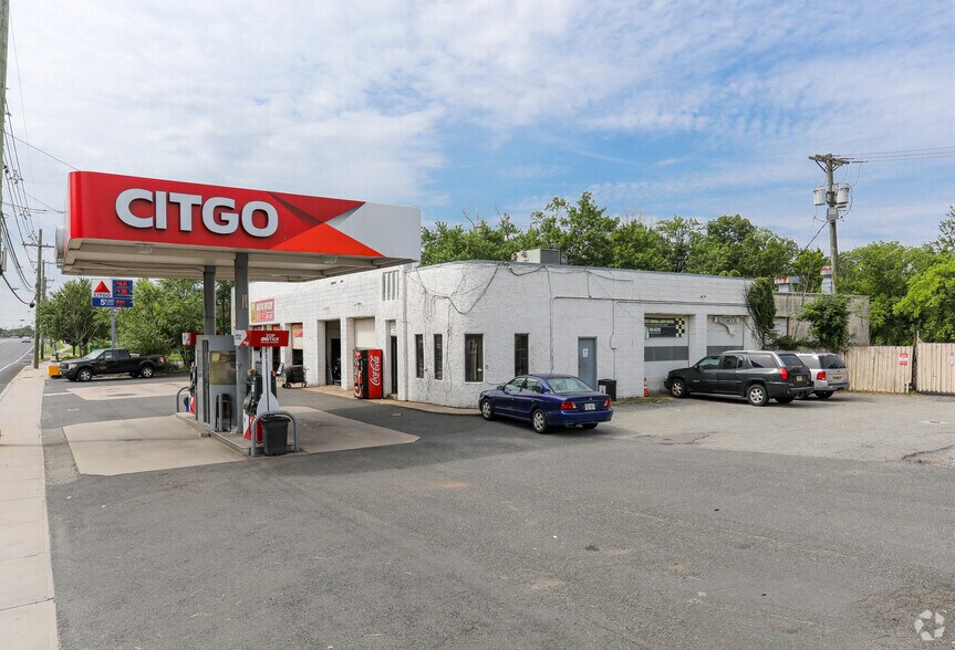 Primary Photo Of 1614 Stelton Rd, Piscataway Service Station For Sale