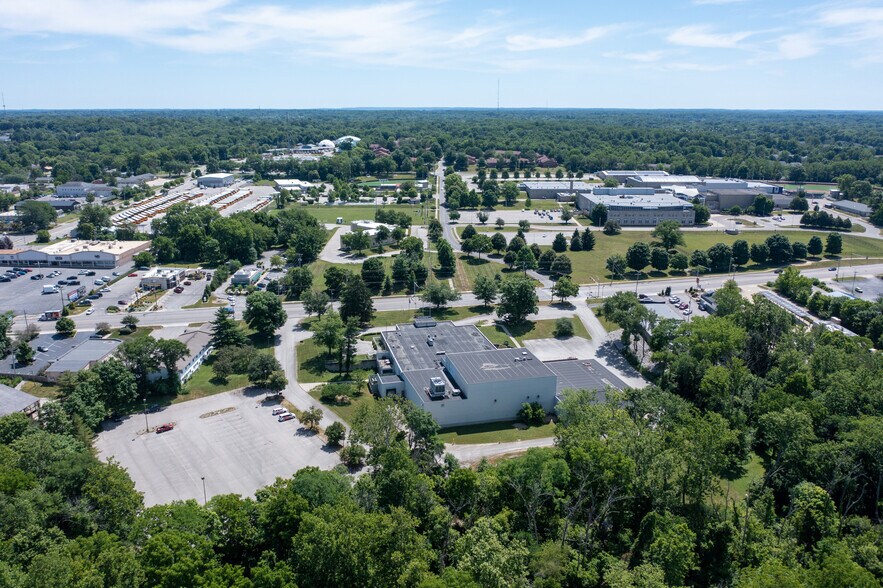 More Photos Of 1900 S Walnut St, Bloomington Manufacturing For Sale