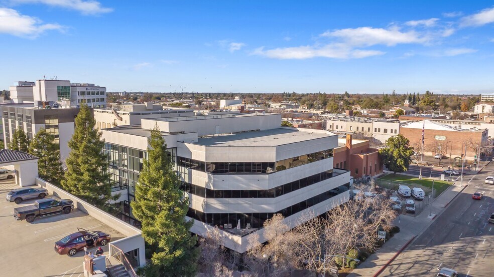 More Photos Of 100 Willow Plz, Visalia Medical For Sale