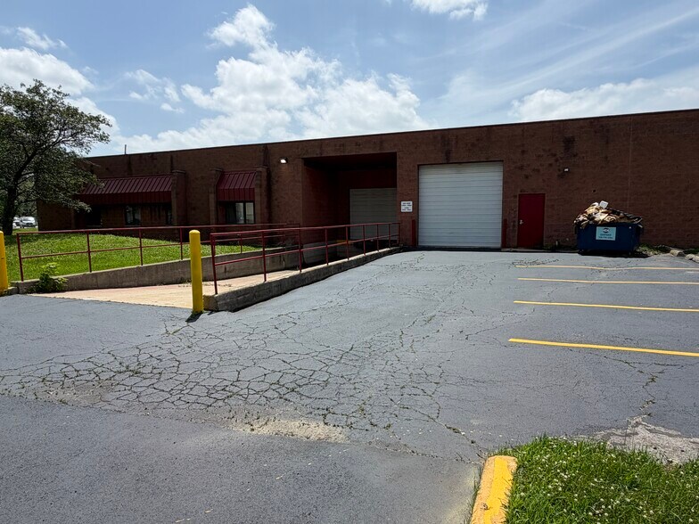 More Photos Of 130 W Armory Dr, South Holland Showroom For Sale