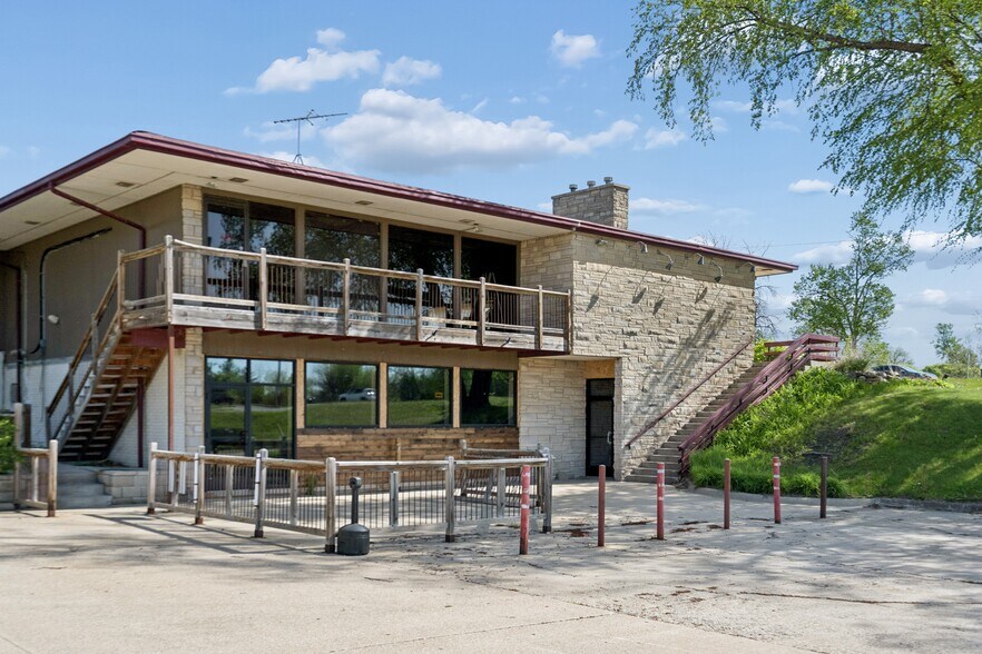 More Photos Of 2013 S Center St, Marshalltown Restaurant For Sale