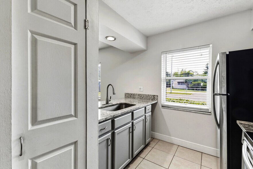 More Photos Of 8412-8420 N Lois Ave, Tampa Apartments For Sale