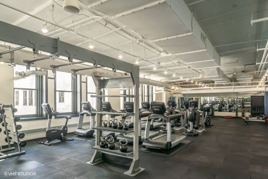 More Photos Of 125 S Clark St, Chicago Loft Creative Space For Lease