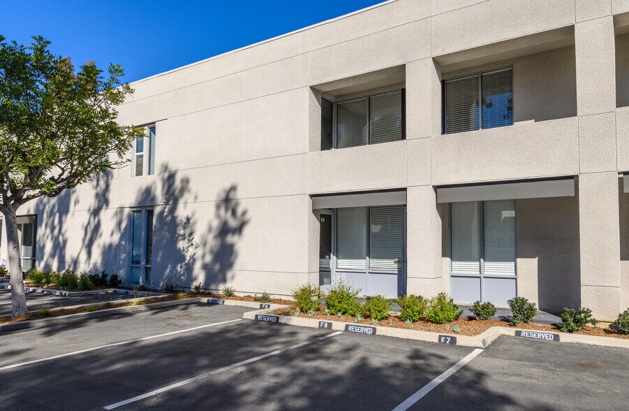 More Photos Of 711 W 17th St, Costa Mesa Light Manufacturing For Sale