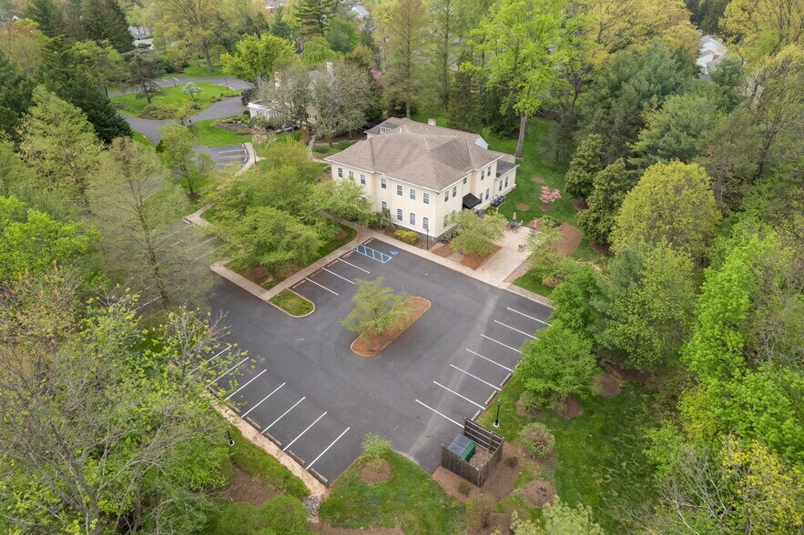 More Photos Of 3705 Kennett Pike, Greenville Office For Lease