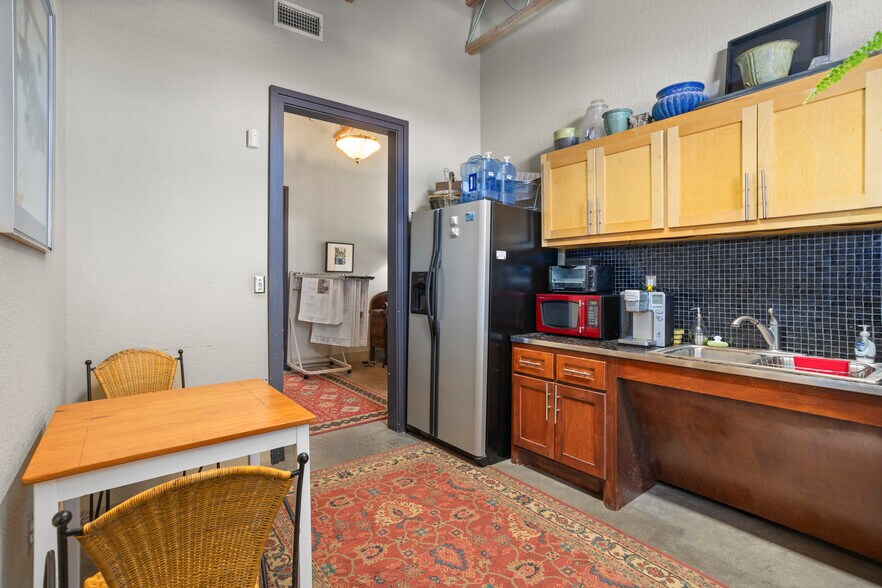 More Photos Of 814 Pennsylvania Ave, Fort Worth Loft Creative Space For Sale