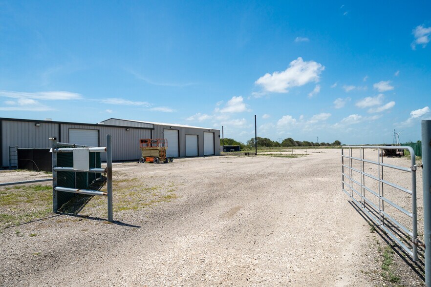 More Photos Of 8808 County Road 1458, Taft Flex For Sale