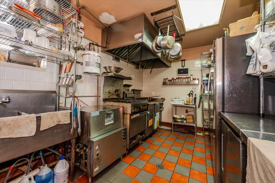 More Photos Of 2918 Bruckner Blvd, Bronx Bar For Sale