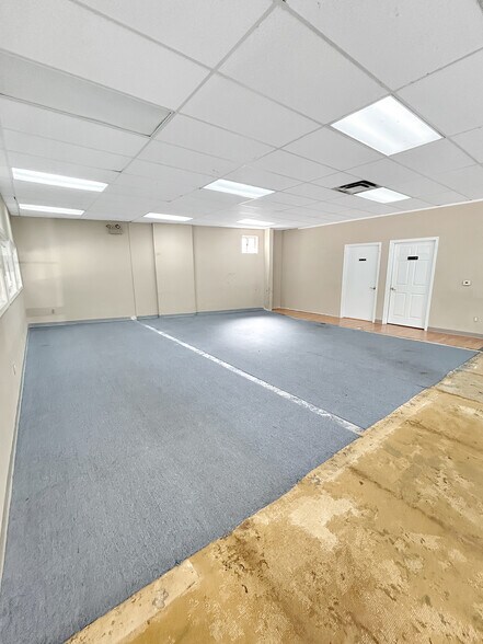 More Photos Of 703 US-30, Imperial General Retail For Lease