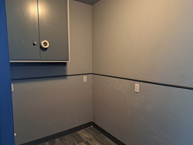 More Photos Of 5830-5838 Overhill Dr, Los Angeles Medical For Lease