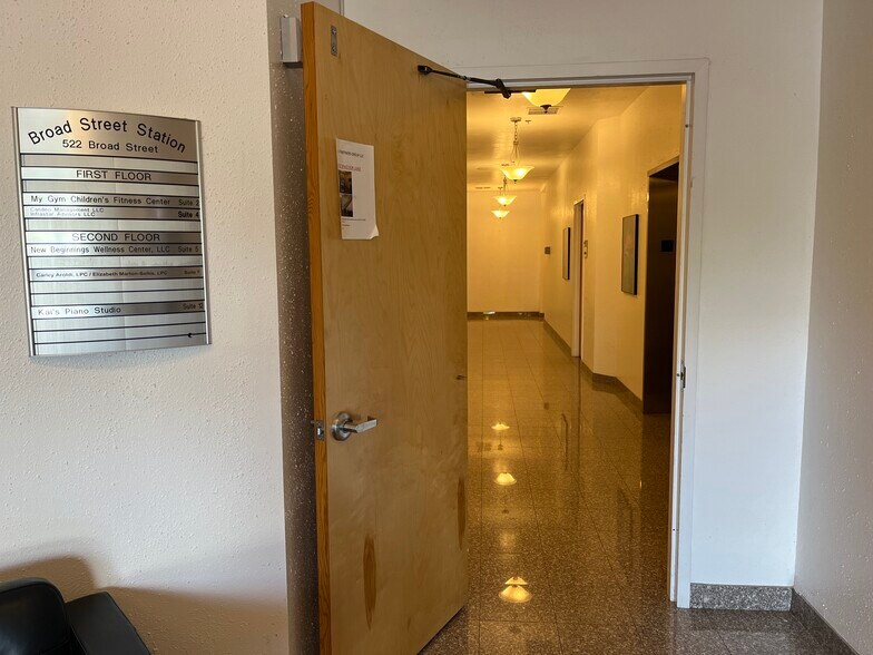 More Photos Of 522-530 S Broad St, Glen Rock Light Distribution For Lease