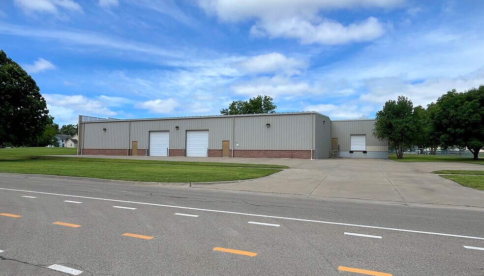 Primary Photo Of 1411 SE Monroe St, Topeka Distribution For Sale