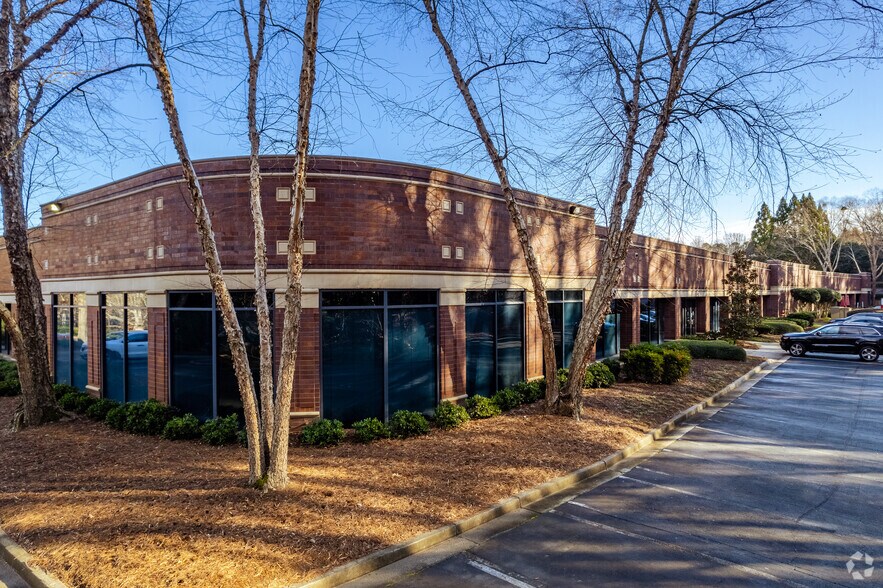 More Photos Of 1000 Mansell Exchange W, Alpharetta Unknown For Lease