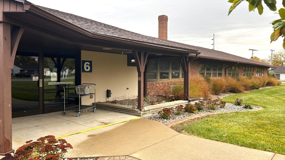 More Photos Of 208 Columbus St, Hicksville Hospital For Sale