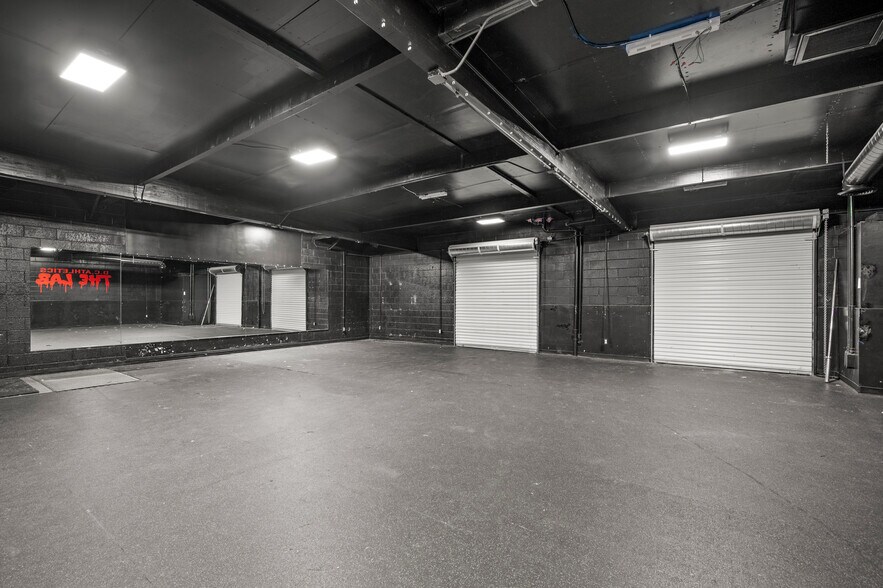 More Photos Of 8020 Ronson Rd, San Diego Warehouse For Lease