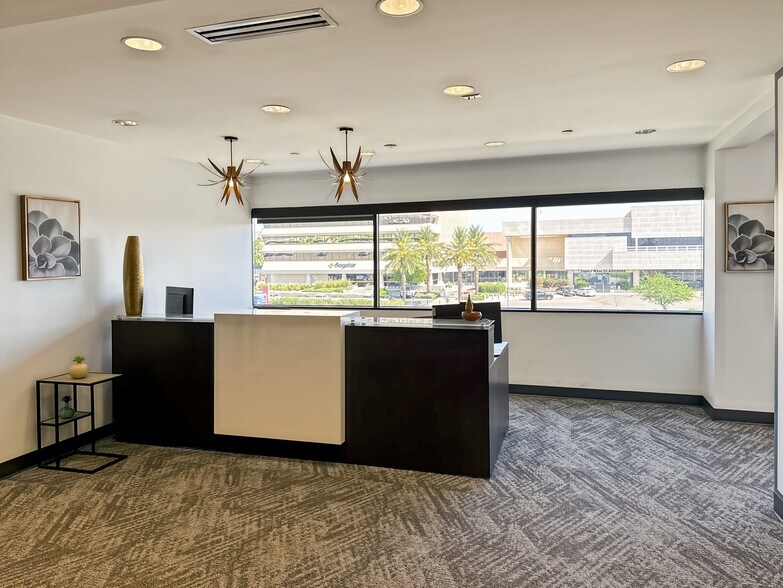 More Photos Of 6991 E Camelback Rd, Scottsdale Coworking Space