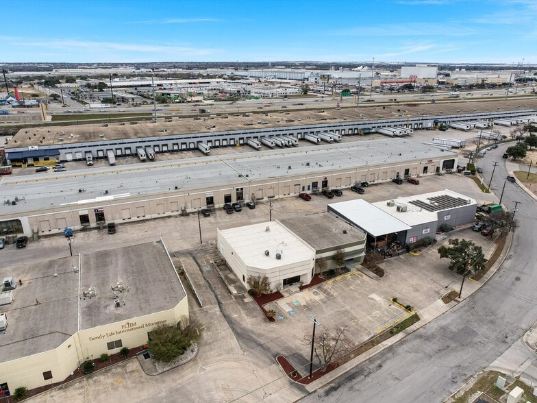 More Photos Of 5810 Rittiman Plz, San Antonio Warehouse For Lease