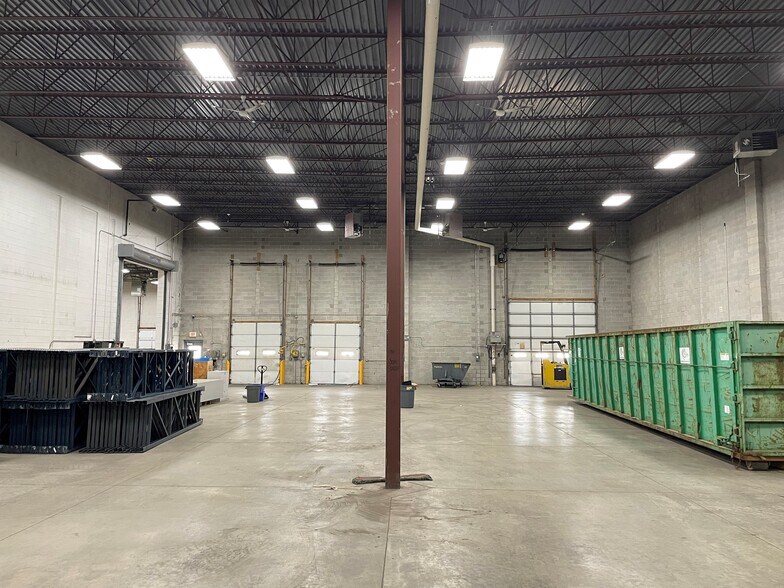More Photos Of 12221 W Feerick St, Milwaukee Industrial For Lease