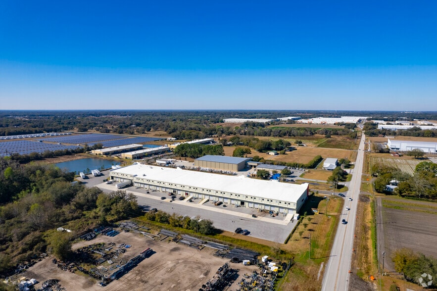 More Photos Of 3850 Anchuca Dr, Lakeland Warehouse For Lease