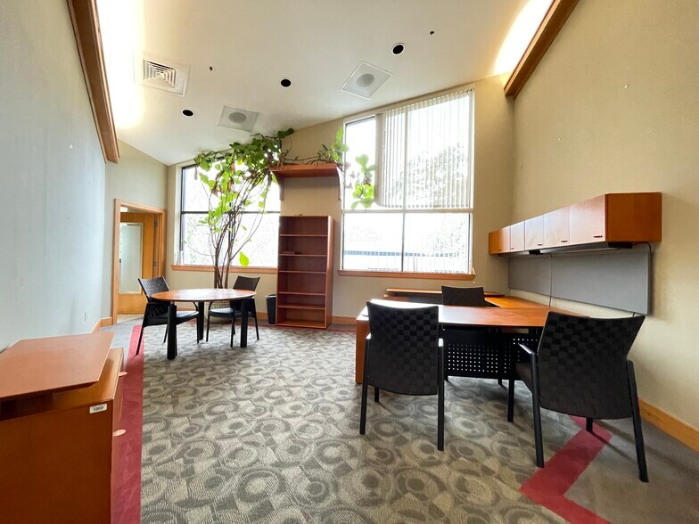 More Photos Of 6901 SW 24th Ave, Gainesville Coworking Space