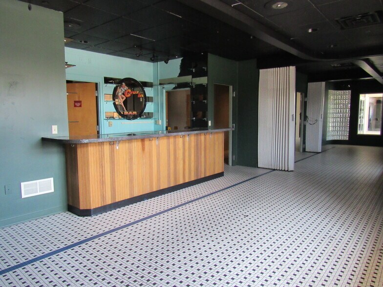 More Photos Of 150 W Dubois Ave, Dubois General Retail For Lease