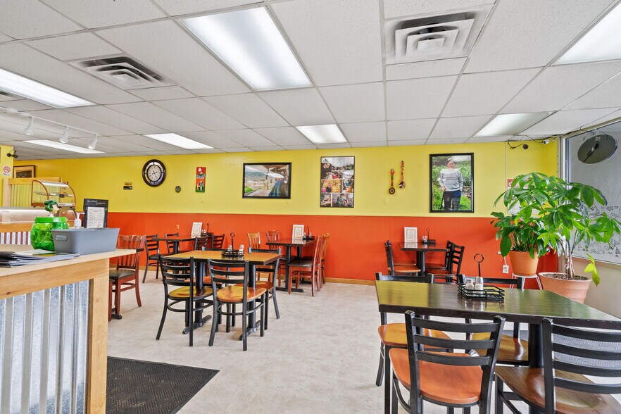 More Photos Of 175-179 Columbia Tpke, Rensselaer Storefront For Sale