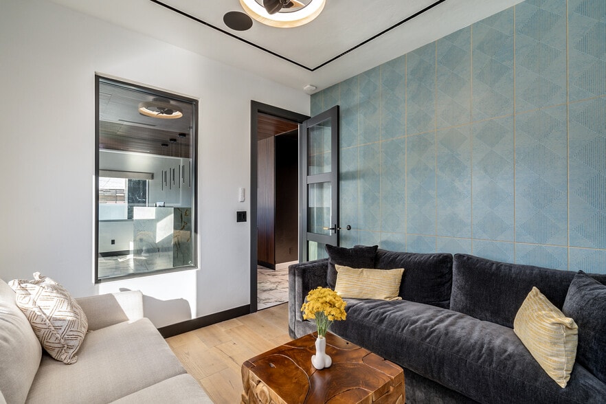 More Photos Of 1140 N Rosemont Blvd, Tucson Research And Development For Sale