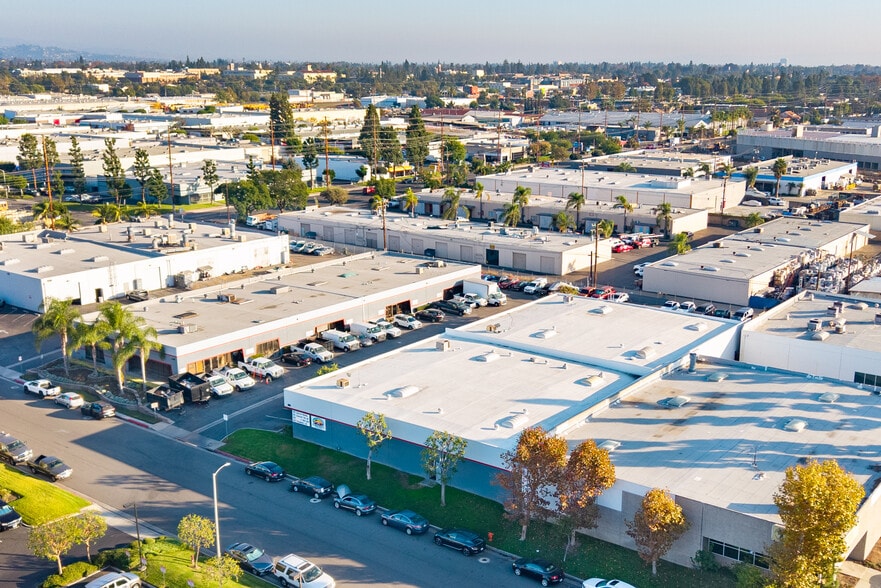 More Photos Of 1010-1016 W Barkley Ave, Orange Warehouse For Sale