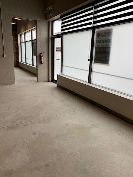 More Photos Of 2721 Markham Rd, Toronto Showroom For Sale