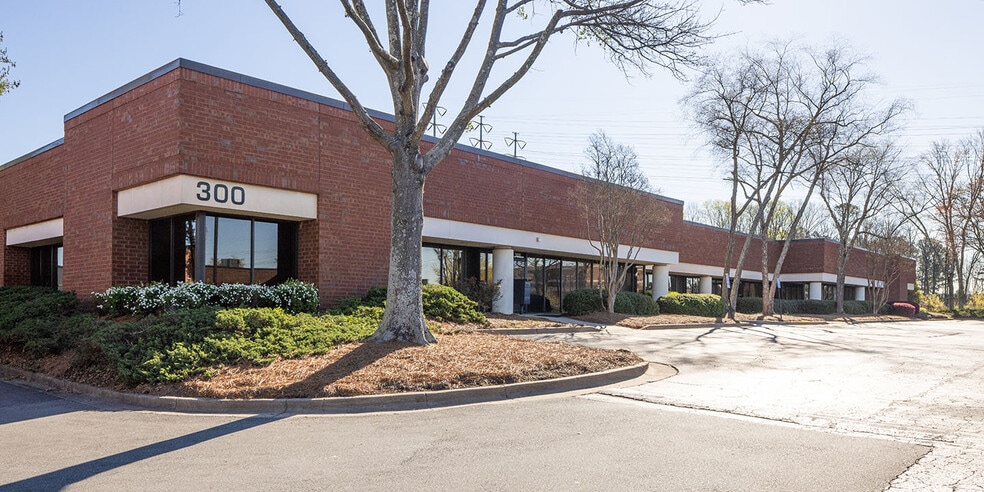 More Photos Of 4000 Dekalb Technology Pky, Atlanta Light Distribution For Lease