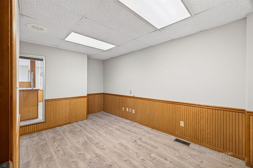 More Photos Of 975 5th St, Elko Office For Lease