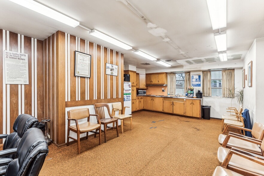More Photos Of 1453 Edgmont Ave, Chester Office For Sale