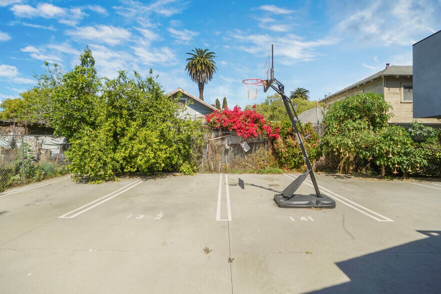 More Photos Of 139 E 36th Pl, Los Angeles Apartments For Sale