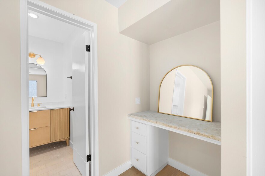 More Photos Of 3020 E 3rd St, Long Beach Apartments For Sale