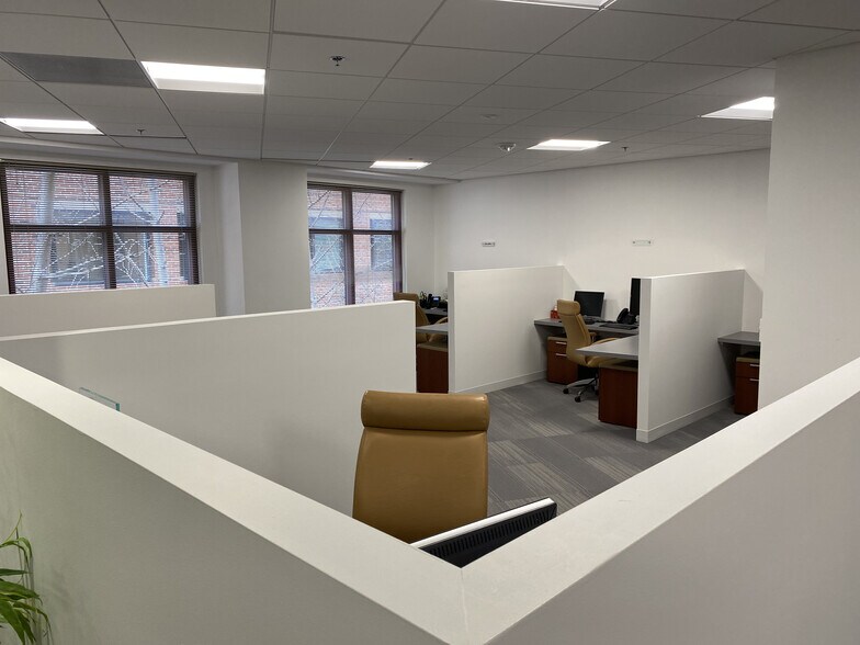 More Photos Of 225 Reinekers Ln, Alexandria Office For Lease