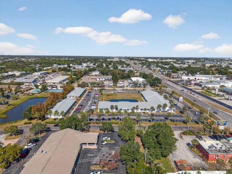 More Photos Of 11350 66th St N, Largo Office Residential For Lease