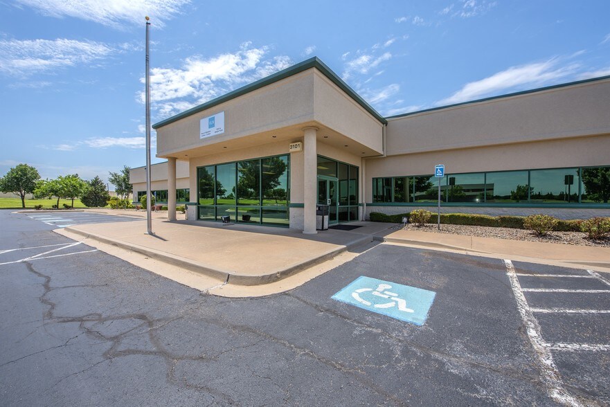 More Photos Of 3101 Technology Dr, Edmond Office For Lease