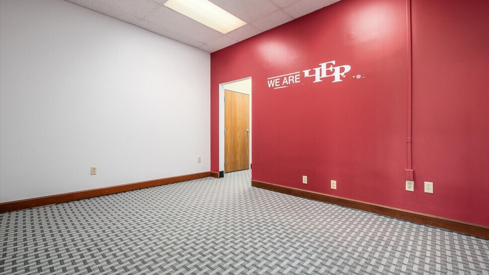 More Photos Of 927 Wheeling Ave, Cambridge Medical For Sale