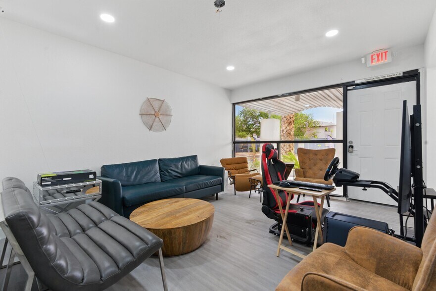 More Photos Of 214 S Maryland Pky, Las Vegas Loft Creative Space For Sale